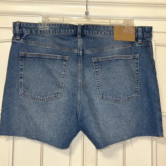 Denim Shorts sz 18 NWOT 💙🌻💙 - Picture 2 of 4